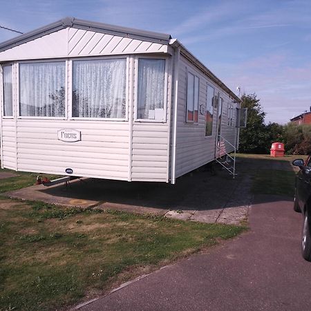 Cozy Camber Caravan 3 Bedroom Retreat With Decking Rye Zewnętrze zdjęcie