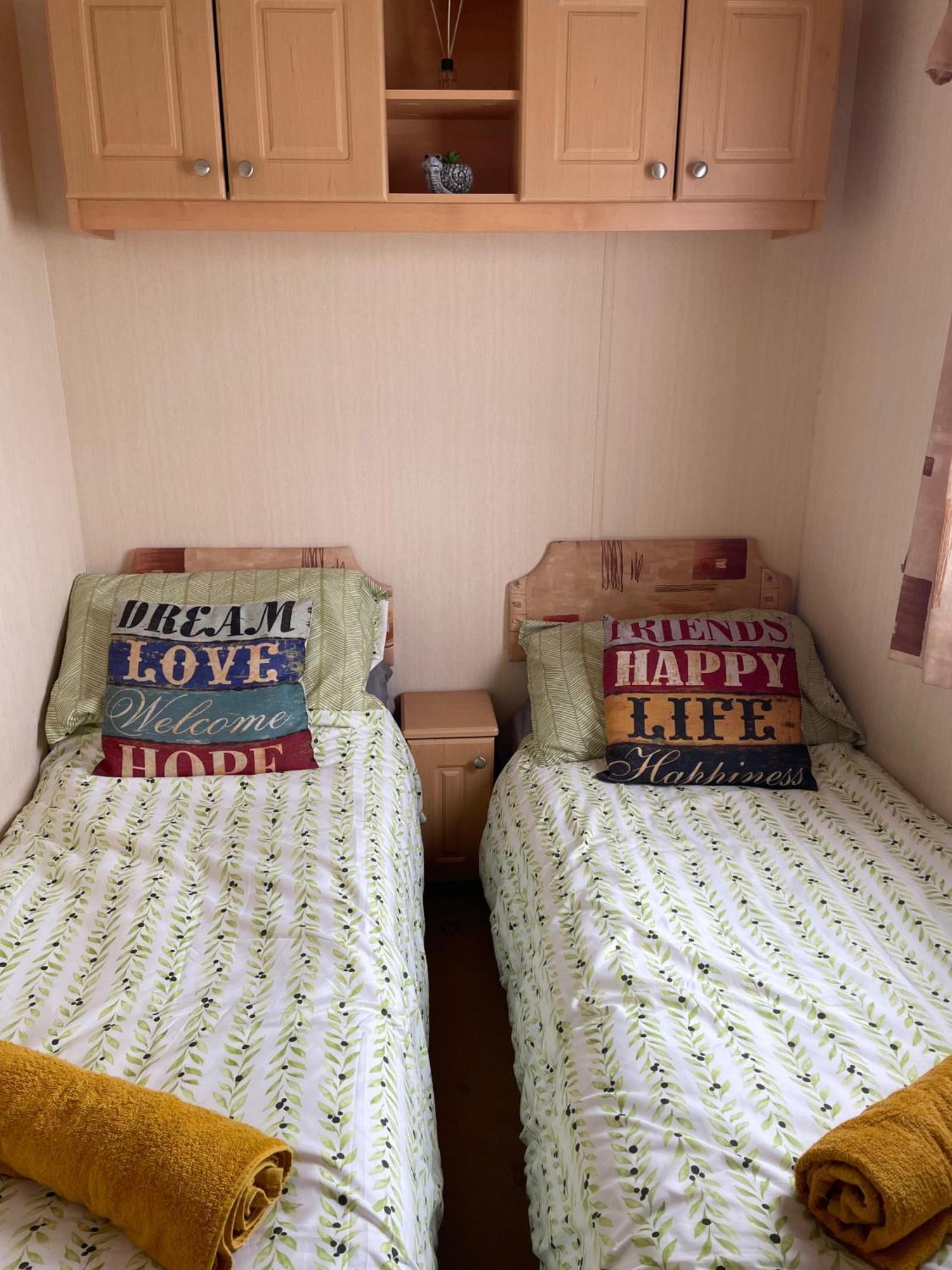 Cozy Camber Caravan 3 Bedroom Retreat With Decking Rye Zewnętrze zdjęcie